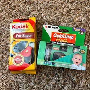 Bundle of 2 disposable cameras.